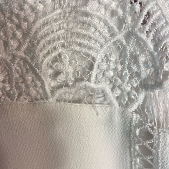 šā3/$75āLuluāsāWhiteĀ EmbroideredāTopāDress - Picture 5 of 8